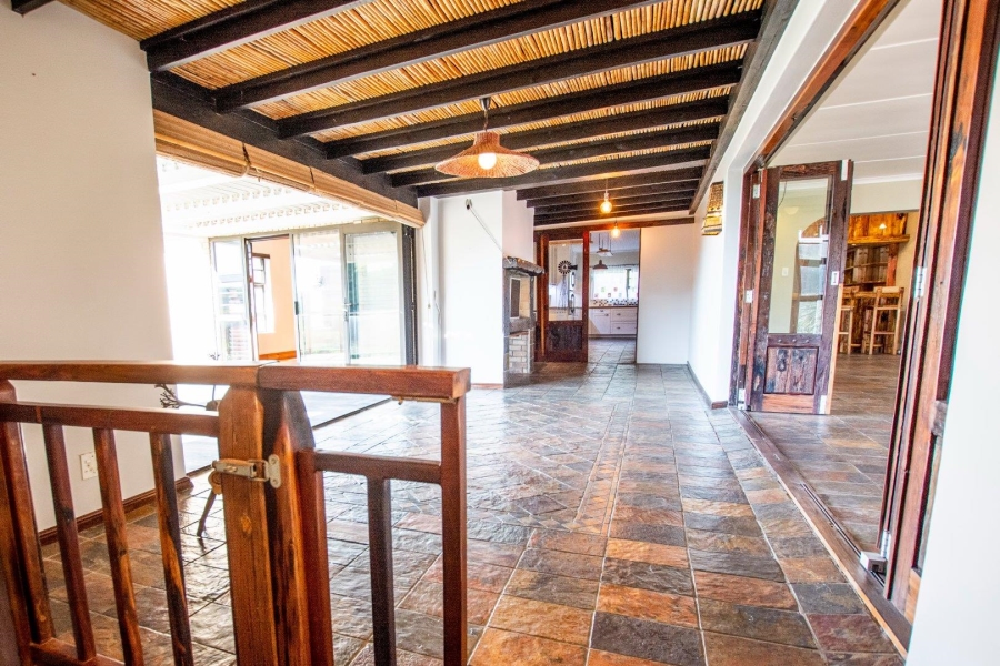 5 Bedroom Property for Sale in Paradise Beach Eastern Cape